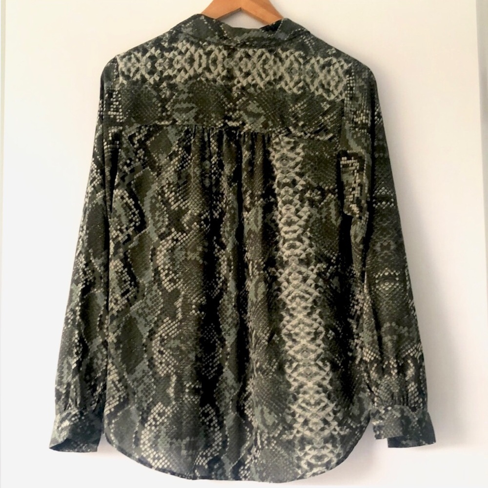 H&M Women's Green Snake Print Blouse - Picture 3 of 9